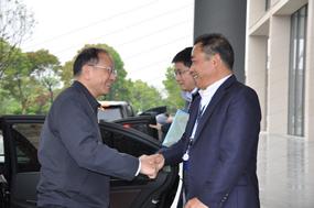 省人大常委會副主任、省總工會主席史濟錫一行到浙江醫藥調研工會工作